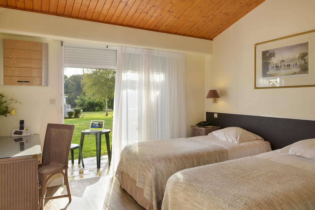 Logis Hotel Val De Vienne Le Vigeant Eksteriør billede