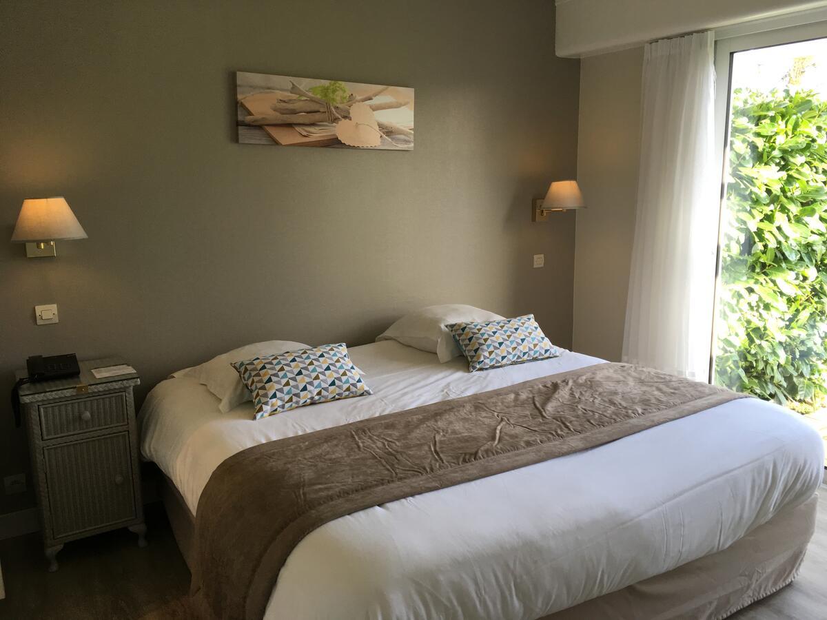 Logis Hotel Val De Vienne Le Vigeant Eksteriør billede
