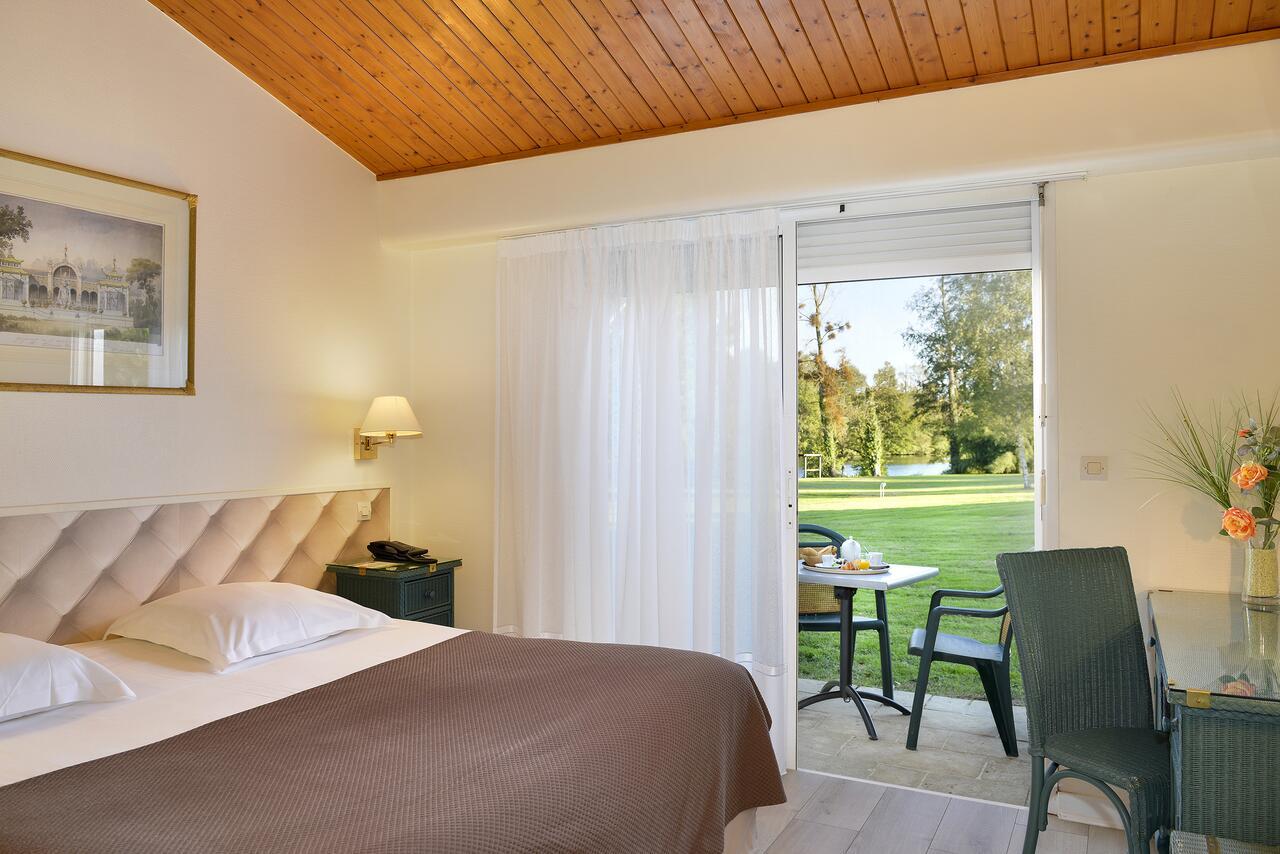 Logis Hotel Val De Vienne Le Vigeant Eksteriør billede