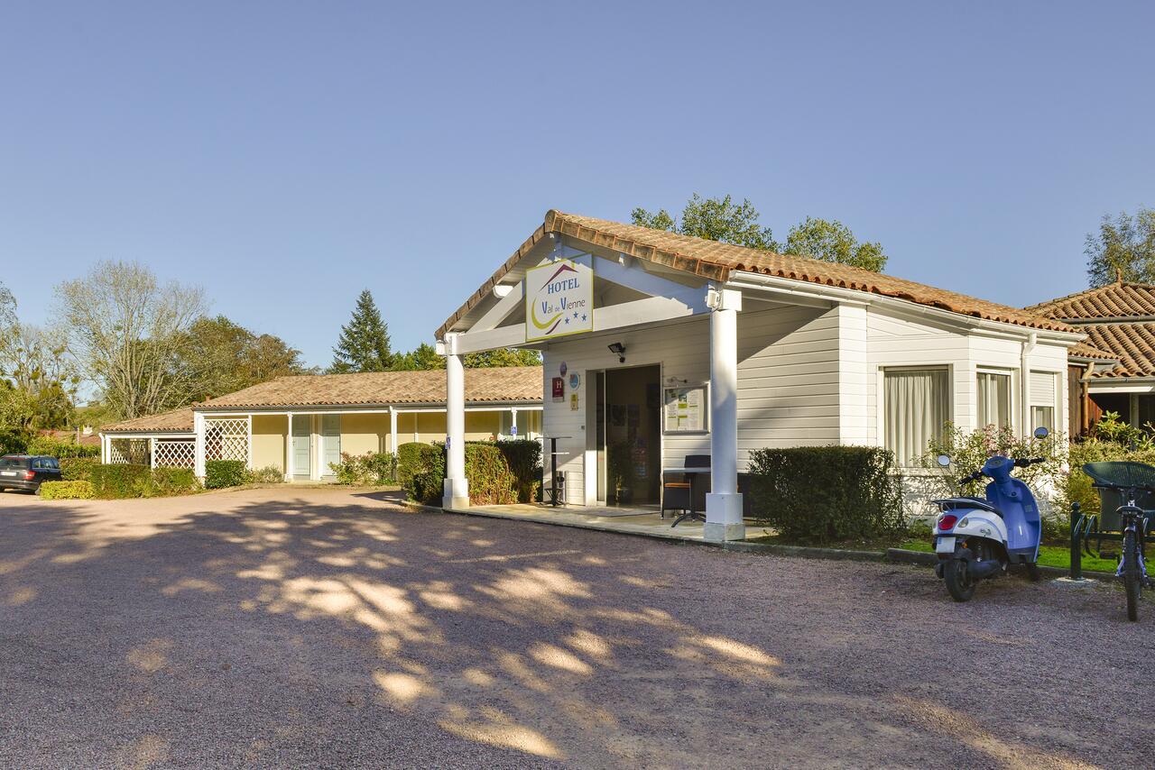 Logis Hotel Val De Vienne Le Vigeant Eksteriør billede