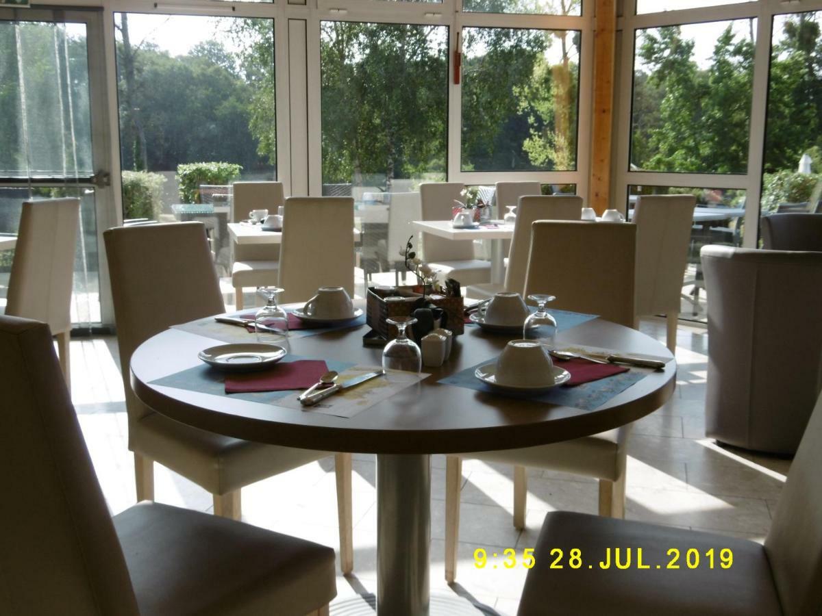 Logis Hotel Val De Vienne Le Vigeant Eksteriør billede