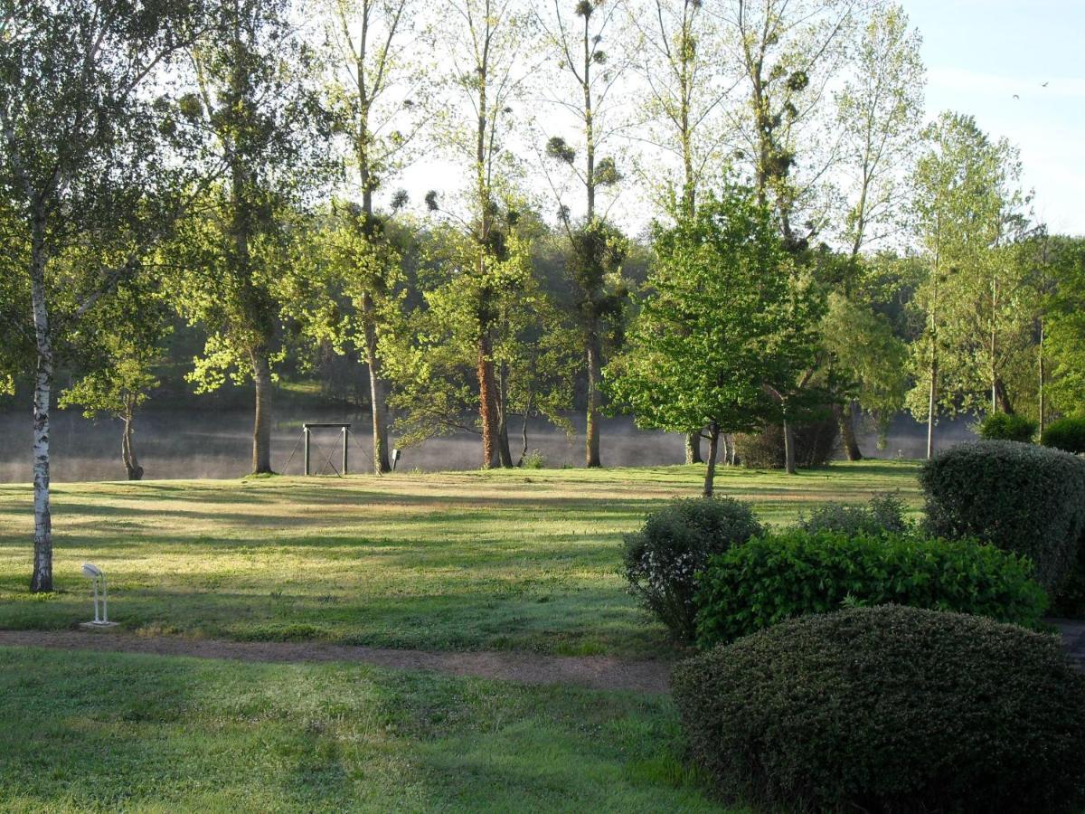 Logis Hotel Val De Vienne Le Vigeant Eksteriør billede